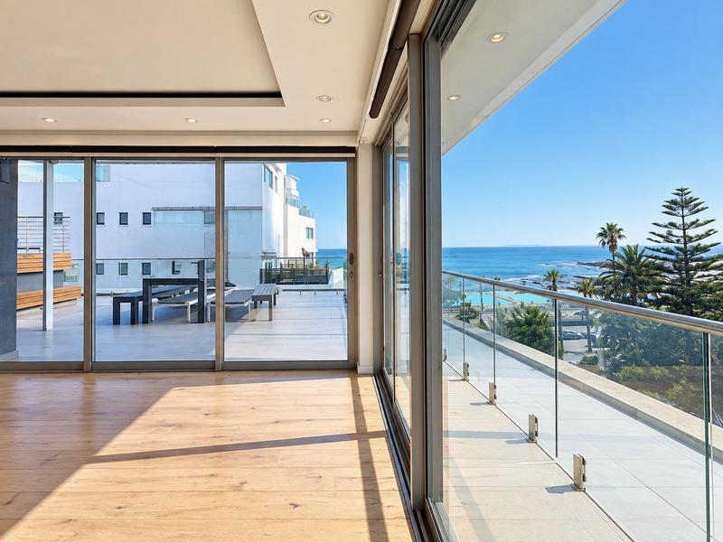 3 Bedroom Property for Sale in Sea Point Western Cape